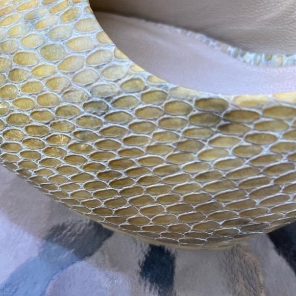 Aquatalia Rio-V Peep Toe Pumps, 7.5 - Picture 6 of 11